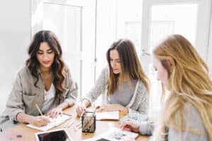 Lire la suite à propos de l’article Syndrome de l&rsquo;imposteur : comment se sentir légitime quand on est coach ou thérapeute ?